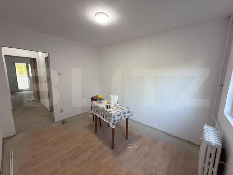 Apartament cu 4 camere semidecomandat în Malu Roșu