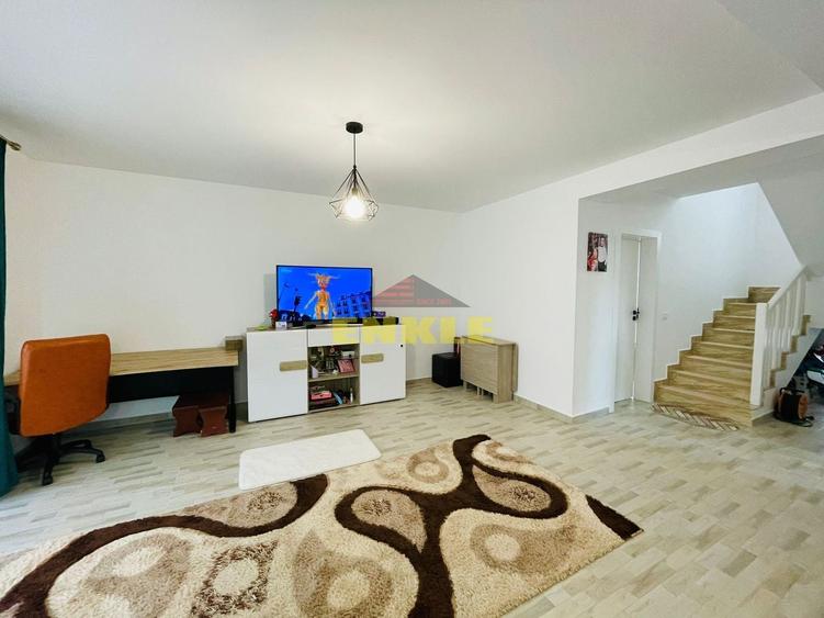 Casă individuală cu 4 camere cu Canalizare în Periferie