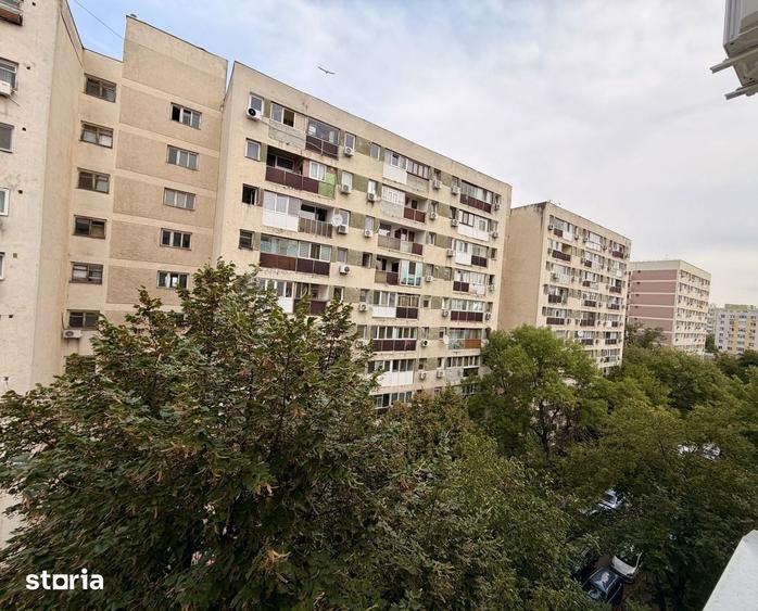 Apartament cu 3 camere semidecomandat în Pantelimon