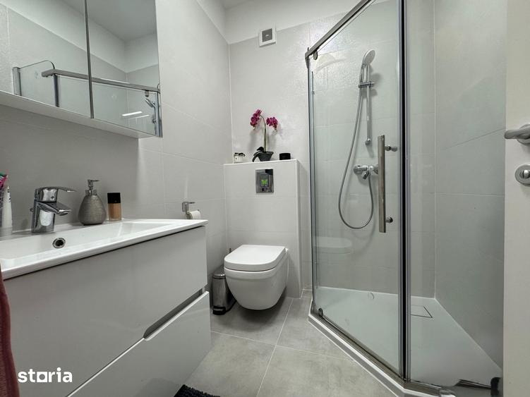 Apartament cu 3 camere semidecomandat în Sisești