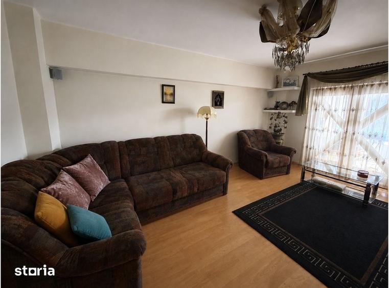 Apartament cu 4 camere decomandat în Mioriței