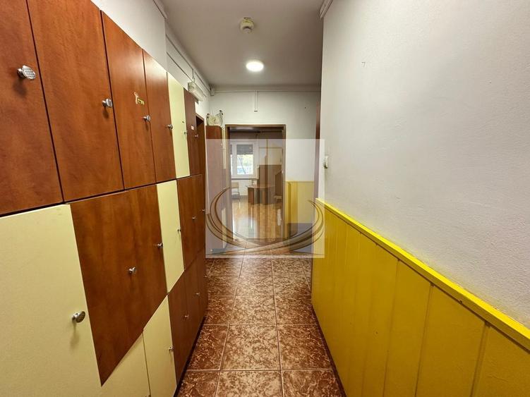 Casă individuală cu 12 camere cu Piscina în Complex Studențesc