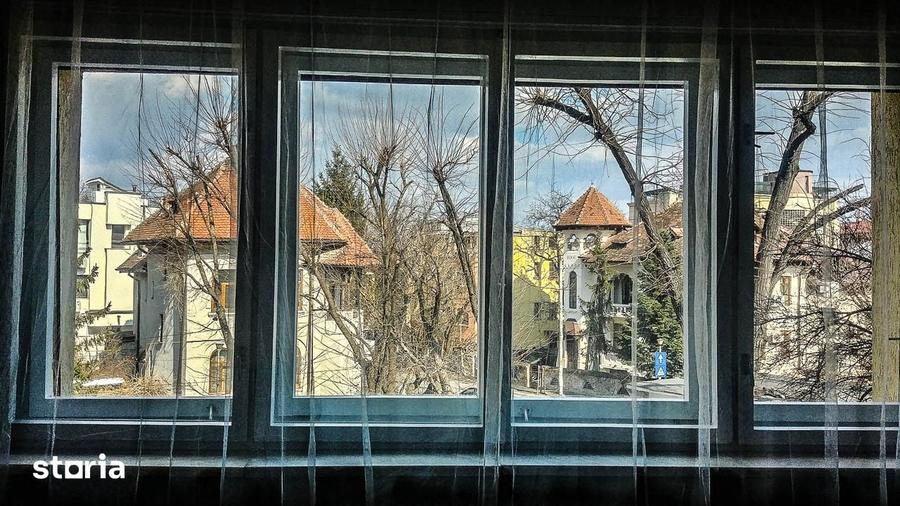 Apartament cu 4 camere decomandat în Cotroceni