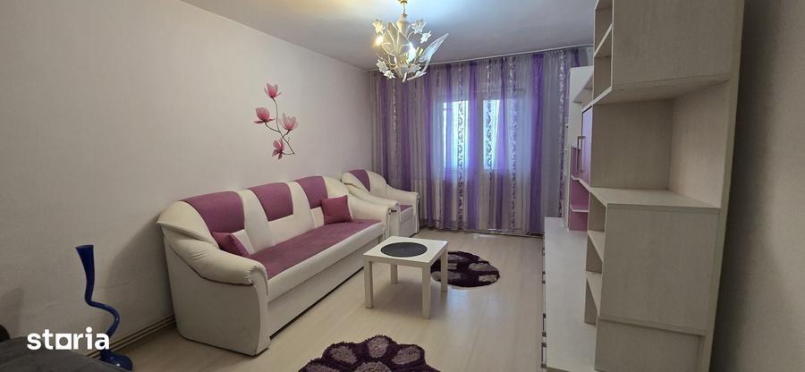 Apartament cu 3 camere decomandat în Micro 6