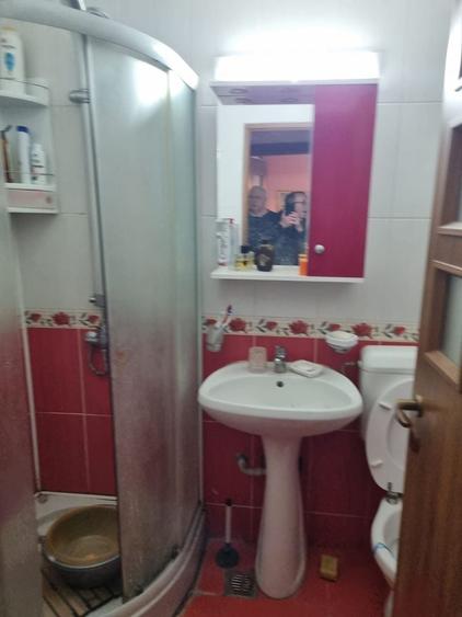 Apartament cu 3 camere decomandat, mobilat în Valea Ialomiței