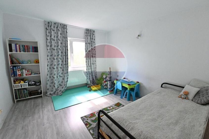 Casă individuală cu 7 camere cu Teren 400 Mp în Bariera Vâlcii