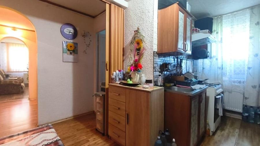 Apartament cu 3 camere semidecomandat în Gojdu