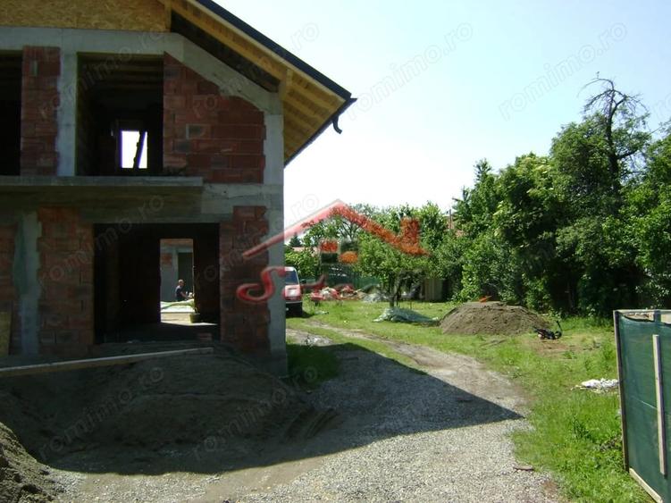 Casă cu Teren 650 Mp în Cornu