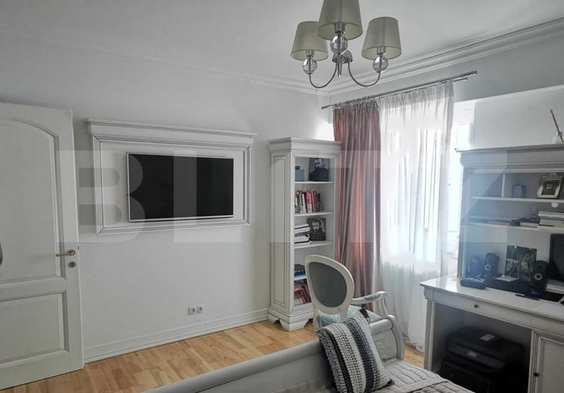 Apartament cu 4 camere semidecomandat, mobilat în George Enescu