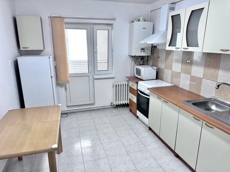 Apartament cu 2 camere decomandat, mobilat în Cetate