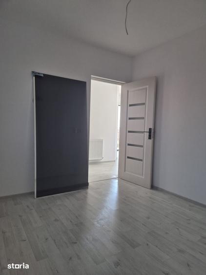 Casă cu 5 camere cu Teren 200 Mp în Lumina