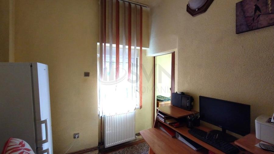 Apartament cu 3 camere semidecomandat în P-ța Dorobanți