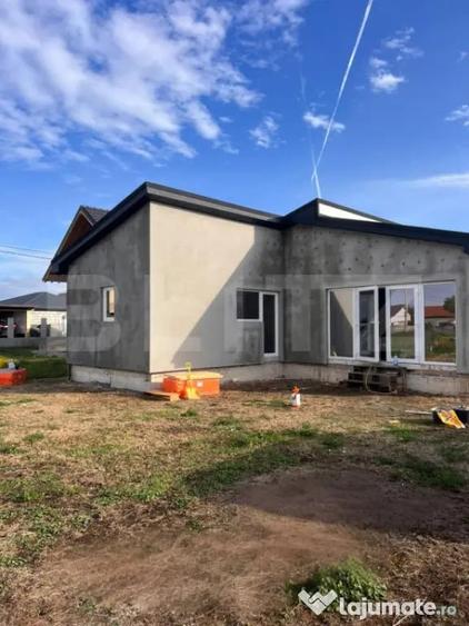Casă cu 4 camere cu Teren 800 Mp în Mihai Viteazu