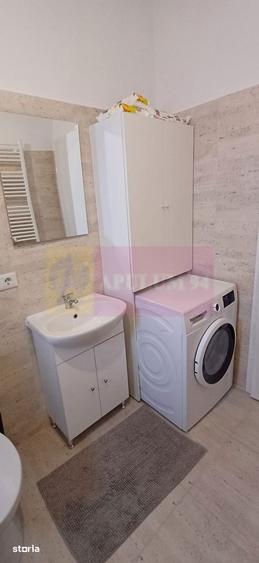Apartament cu 3 camere semidecomandat, mobilat în Apărătorii Patriei