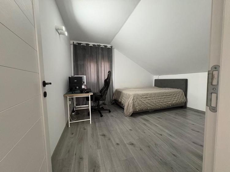 Casă cu 4 camere în Samurcași