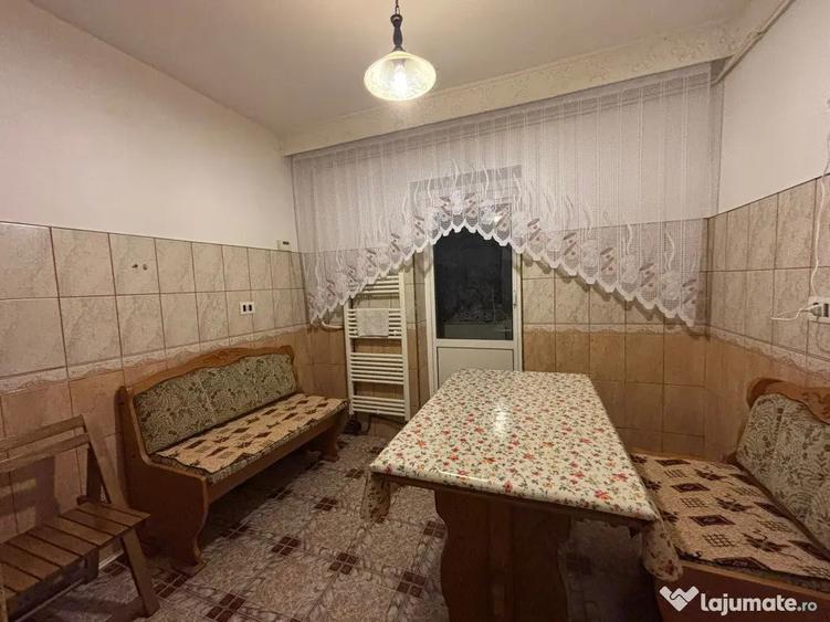 Apartament cu 3 camere decomandat, mobilat în Tomești