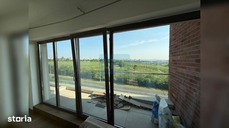 Apartament cu 3 camere semidecomandat în Borhanci