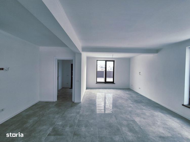 Casă cu 4 camere cu Garaj în Sânpetru