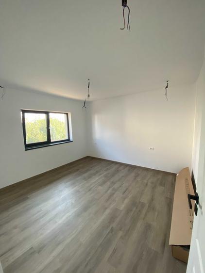 Casă cu 3 camere în Valea Lupului