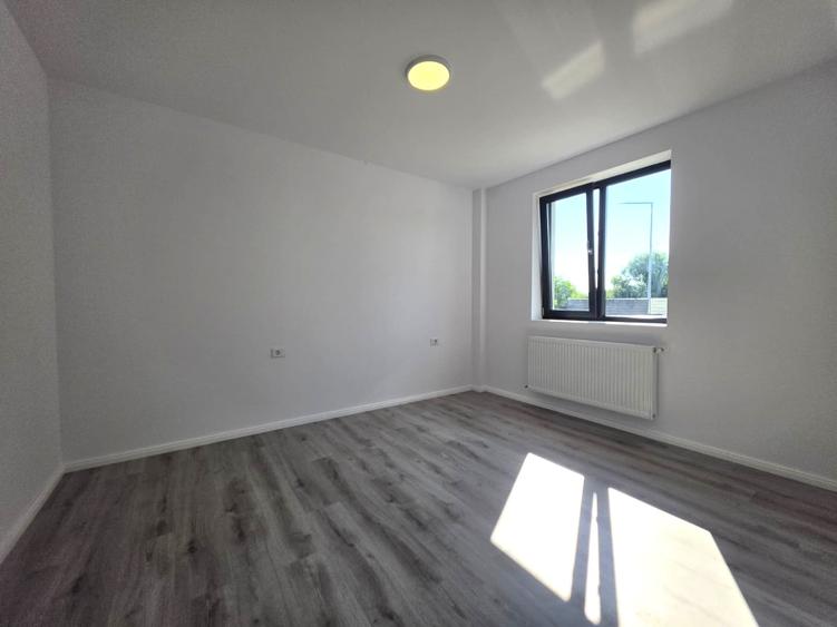 Apartament cu 3 camere semidecomandat în Giurgiului