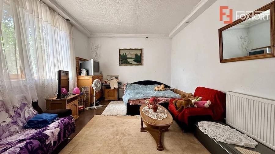 Casă cu 5 camere cu Teren 2540 Mp în Halânga