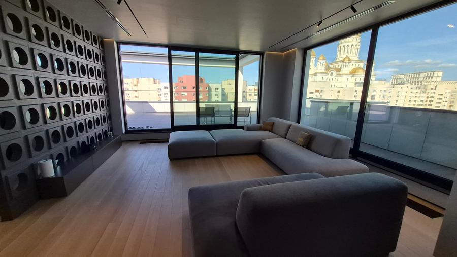 Apartament cu 5 camere decomandat în Cotroceni