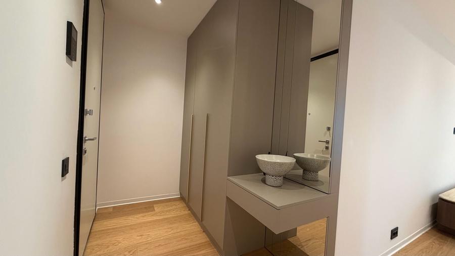 Apartament cu 3 camere semidecomandat în Floreasca