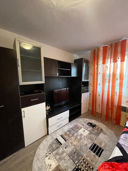 Garsonieră decomandată în Lotrului