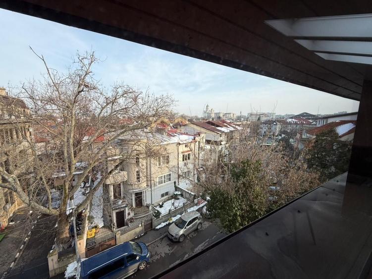 Apartament cu 4 camere decomandat, mobilat în Cotroceni