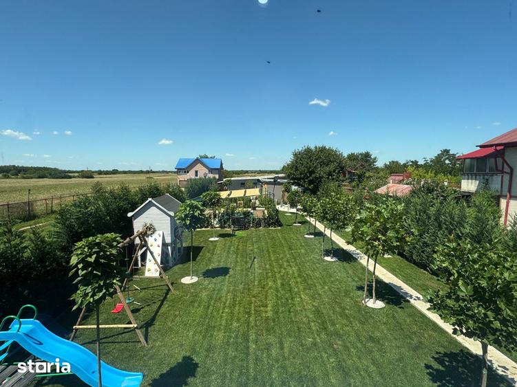 Casă cu 8 camere cu Teren 1425 Mp în Grădiștea