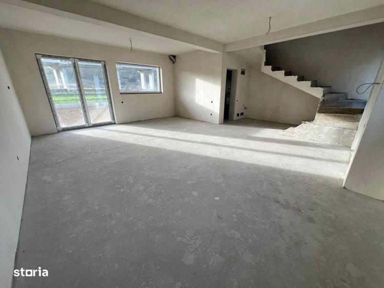 Casă cu 4 camere în Luna