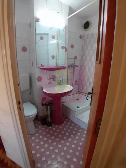 Apartament cu 4 camere decomandat în Libertății