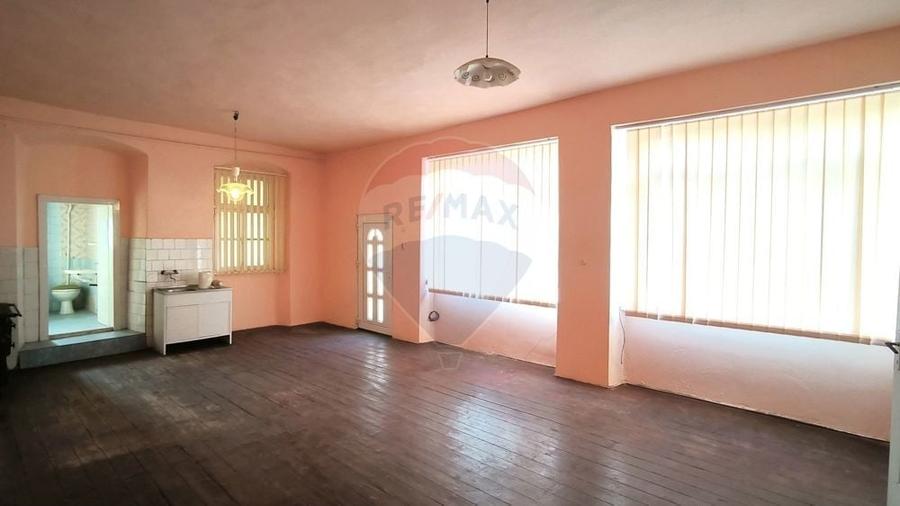 Casă cu 4 camere cu Teren 317 Mp în Dumbrăveni