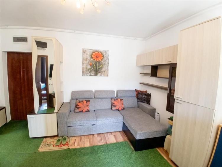 Apartament cu 2 camere decomandat în Podgoria