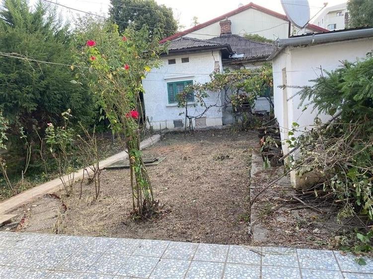 Casă individuală cu 6 camere cu Canalizare în Bucureștii Noi