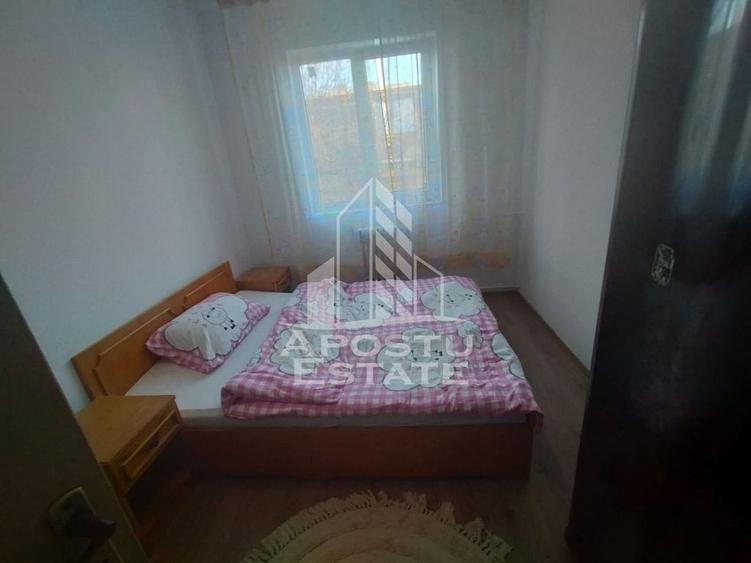 Apartament cu 4 camere semidecomandat, mobilat în Dacia