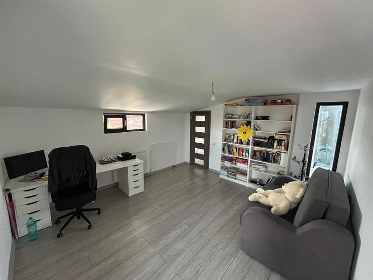 Duplex cu 6 camere cu Canalizare în Domnești