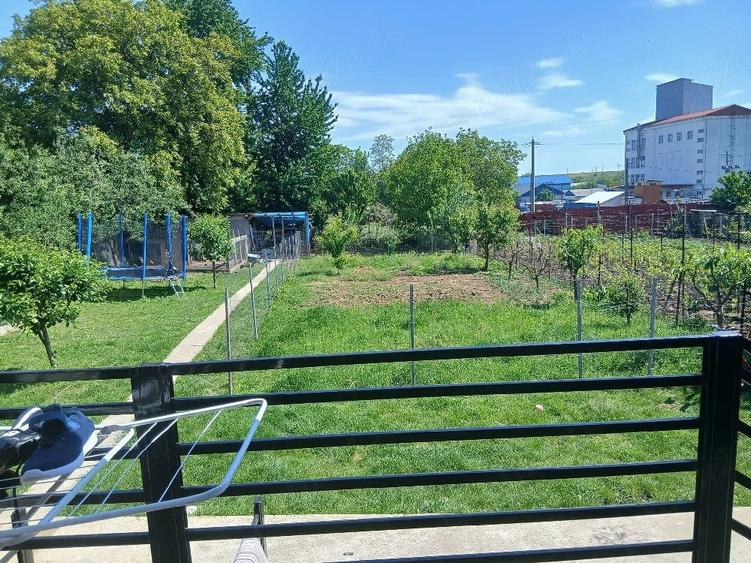 Casă cu 3 camere cu Teren 1000 Mp în Central