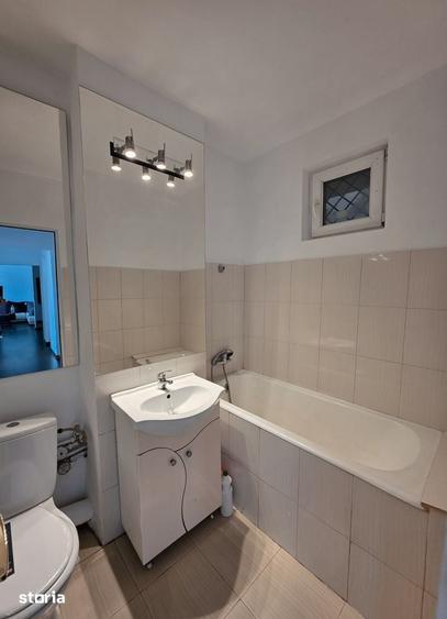 Apartament cu 3 camere decomandat în Tei