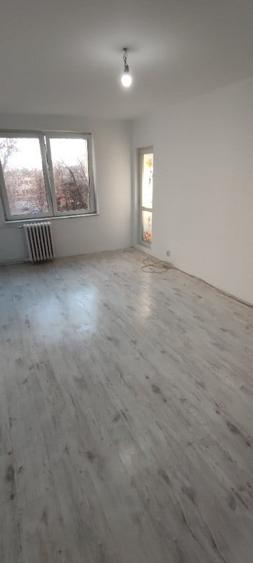 Apartament cu 2 camere decomandat în Titan