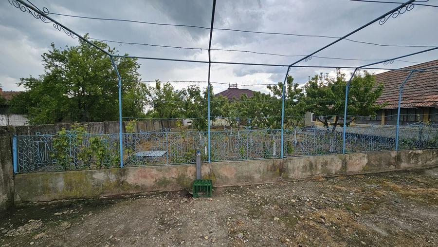 Casă cu 4 camere cu Teren 1500 Mp în Urzica