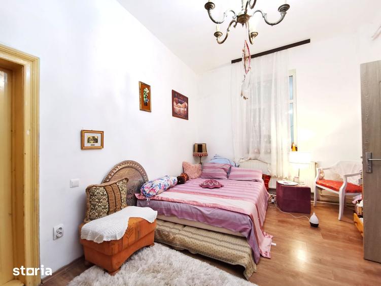 Casă cu 6 camere cu Teren 1200 Mp în Gruia