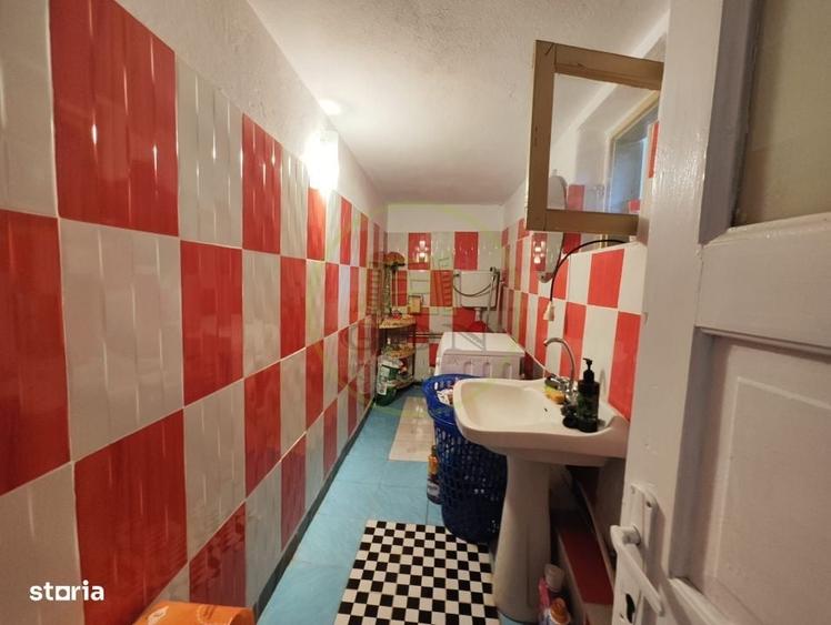 Casă cu 4 camere în Leamna de Sus