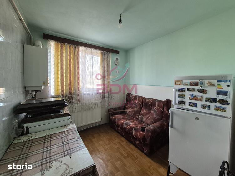 Apartament cu 3 camere semidecomandat în Micro 1