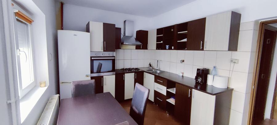 Apartament cu 5 camere decomandat, mobilat în Ghiroda