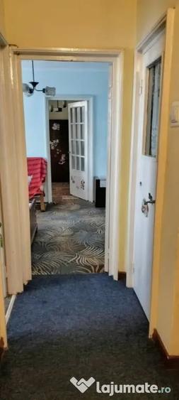Apartament cu 2 camere semidecomandat în Micro 19