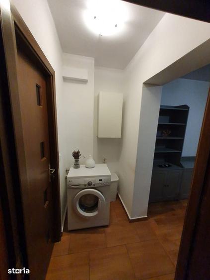 Apartament cu 3 camere semidecomandat în Tomis II