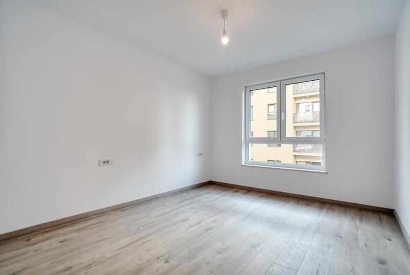 Apartament cu 2 camere decomandat în Tractorul