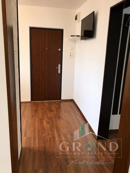 Apartament cu 3 camere decomandat, mobilat în Între Lacuri