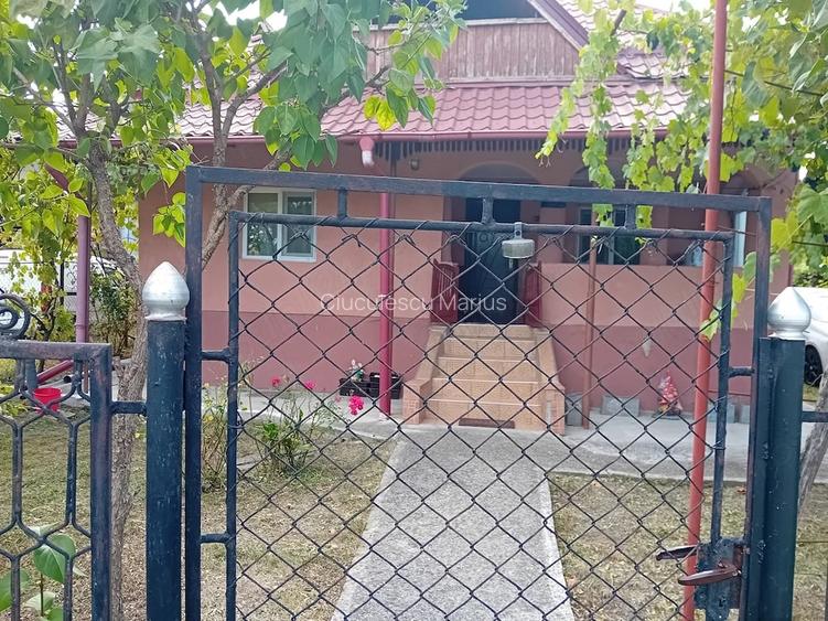 Casa la ?ara in zona frumoasa